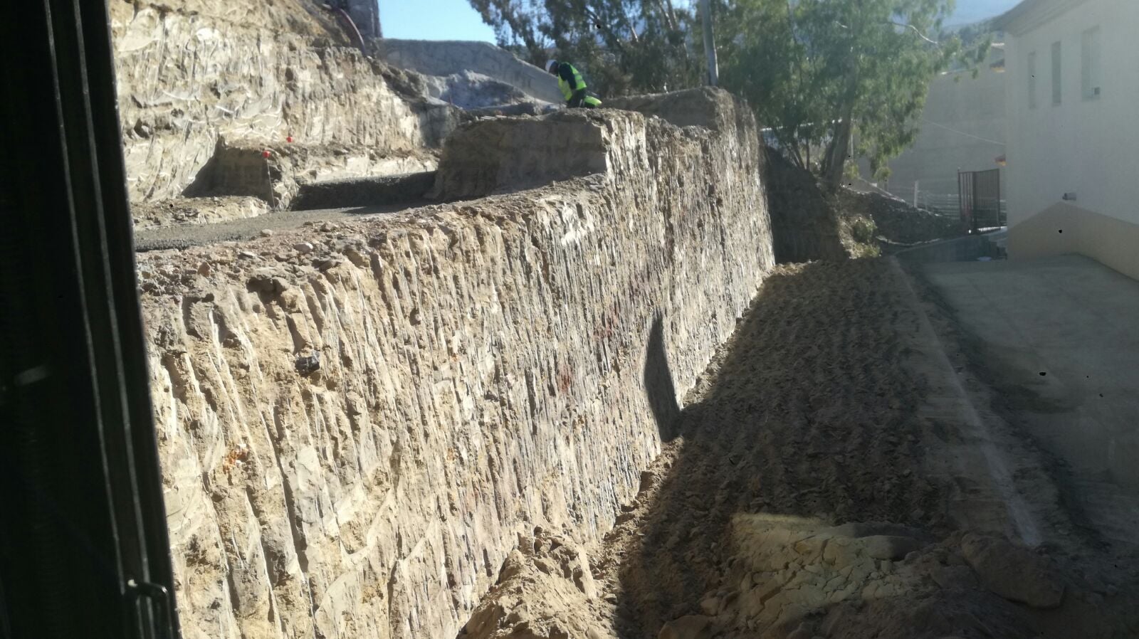Vista desde la cabina de la excavadora del talud completo rebajado